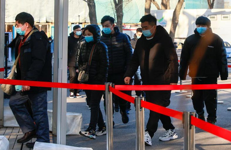 الصين تكثف إجراءات مكافحة كورونا وسط تزايد الإصابات المحلية 