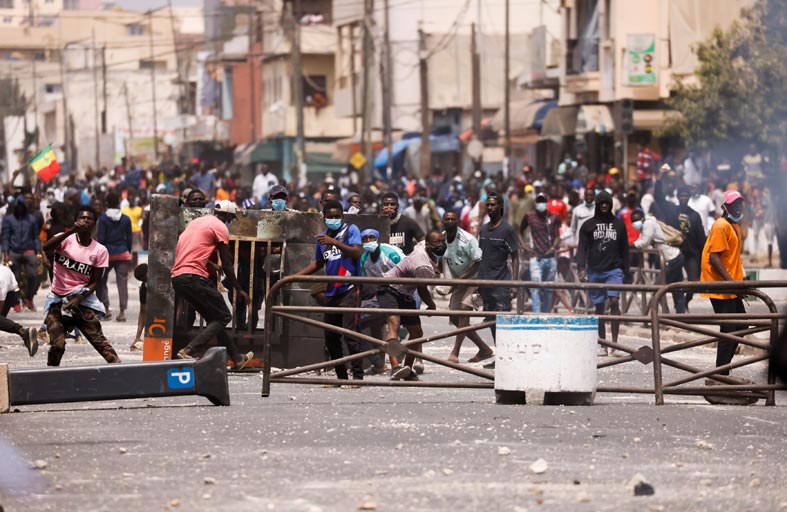قتيل في احتجاجات بالسنغال  مع تصعيد المعارضة ضغوطها