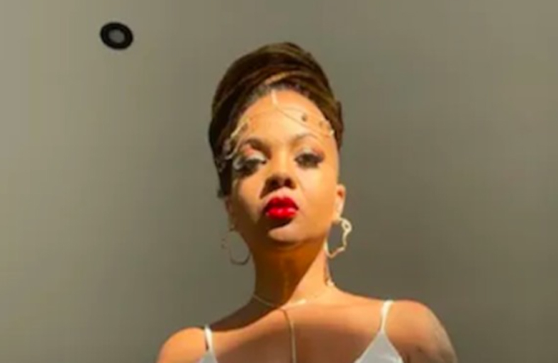 تنفق الآلاف للزواج من نفسها