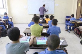 10 طلاب يعتدون على زميلهم بوحشية
