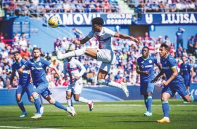 برشلونة يواصل تبديد النقاط وأتلتيكو يحقق فوزه السادس توالياً 