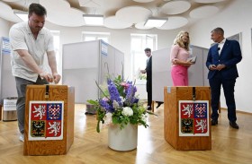 الإيرلنديون والتشيكيون يصوّتون في الانتخابات الأوروبية 