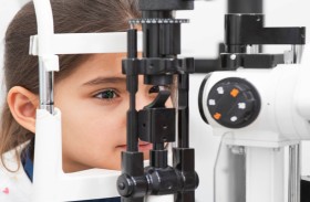 فحص العين قد يكشف إصابة الطفل بالتوحد
