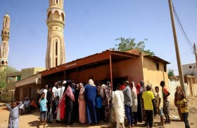 تآزر بين السودانيين لتوفير الدواء والماء وسط نيران الحرب