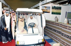 الشيخ زايد، الصقّار الأول ورائد حُماة البيئة في العالم