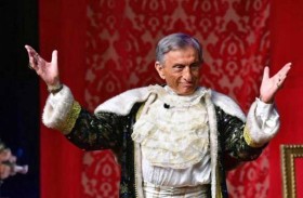 وفاة أيقونة المسرح التركي خلدون دورمان 