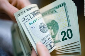 الدولار يستقر مع ترقب اجتماعي المركزيين الأمريكي والأوروبي 