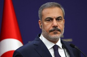 صحيفة: لماذا رفض وزير خارجية تركيا معانقة بلينكن؟