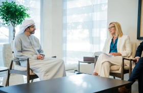 عبدالله بن زايد يبحث مع سيغريد كاج آليات تعزيز الاستجابة الإنسانية للمدنيين في غزة