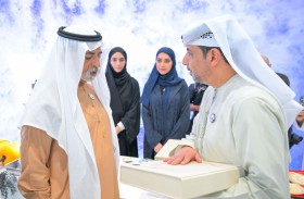 نهيان بن مبارك يتفقد جناح تريندز في اليوم السادس من أبوظبي للكتاب 2025