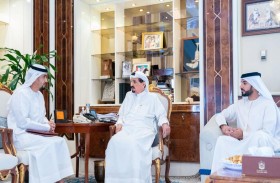 حاكم عجمان وولي عهده يتسلمان نسخة من شهادة ماجستير في الدراسات الاستراتيجية والأمنية