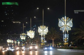 بلدية مدينة أبوظبي تزيّن كورنيش أبوظبي وعدداً من الجسور بمئات اللوحات المضيئة احتفاءً بالعام الهجري 1444 