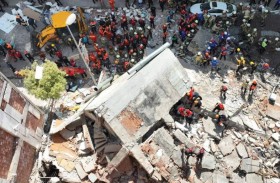 لحظة انهيار مبنى سكني في إسطنبول