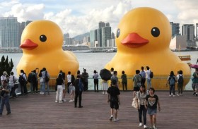 حزن في هونغ كونغ بسبب انفجار بطة السعادة