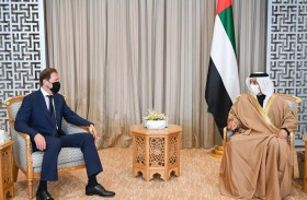 منصور بن زايد يستقبل وزير الصناعة والتجارة الروسي