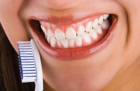 عادة يومية تحمي أسنانك بعد كل وجبة