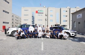 شرطة أبوظبي تسعد العمال بمبادرة دفء الشتاء