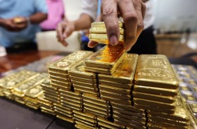 أسعار الذهب ترتفع مع تراجع الدولار قبل  محضر اجتماع المركزي الأمريكي 