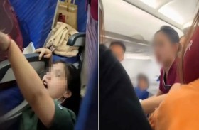 رحلة جوية تتحول إلى ساحة معركة!