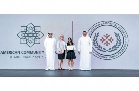 مدرسة الجالية الأمريكية في أبوظبي تمنح وسام هيثم زمزم الحمادي للصداقة الدولية لإحدى طالباتها