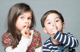 خبير بلغة الجسد يكشف مؤشرات كذب الأطفال