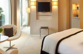 سائح يكتشف بالصدفة جثة تحت سريره