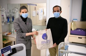 وفد إماراتي ينقل بهجة الأجواء الرمضانية إلى مستشفى «جريت أورموند ستريت» في لندن