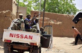 يقتاتون على أوراق الشجر.. حصار إرهابي يهدد 30 ألفا ببوركينا فاسو