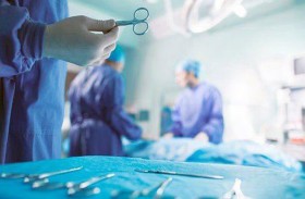 كارثة طبية في بطن مريضة.. أداة جراحية بحجم صحن