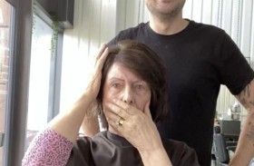 تفقد شعرها وتفاجئ الجميع بمظهر جديد