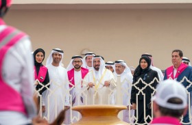 حاكم الشارقة و قرينته يشهدان انطلاق المسيرة العاشرة لفرسان القافلة الوردية