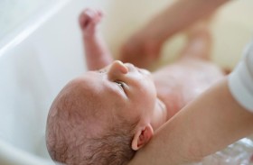 كيف تحمين أطفالك من حر الصيف؟