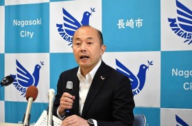 رئيس بلدية ناغازاكي يبرر قراره عدم دعوة إسرائيل
