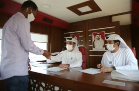 محكمة أبوظبي العمالية تسلم مستحقات بقيمة 40 مليون درهم لصالح 2794 عاملا