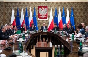 الحجر صحيا على الحكومة البولندية  