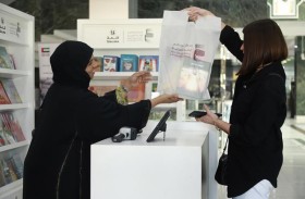 مركز أبوظبي للغة العربية يُنظّم خزانة الكتب  في مراكز التسوّق لتشجيع الجمهور على القراءة