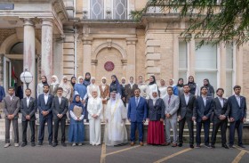 حاكم الشارقة يلتقي طلبة جامعة خورفكان المشاركين في البرنامج التعليمي بجامعة إكستر