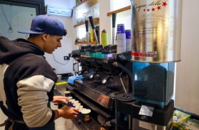 الليبيون في رمضان يملؤون أنفسهم بالقهوة بعد الإفطار