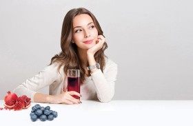 الرمان أم التوت الأزرق.. أيهما أفضل لصحة القلب وضغط الدم؟