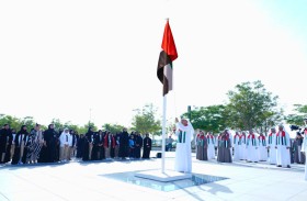مركز جامع الشيخ زايد الكبير يحتفي بـ يوم العَلم