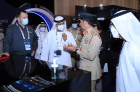 قائد عام شرطة دبي يزور جناح (تسليح) في القمة الشرطة العالمية