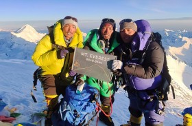 يحقق رقماً قياسياً بوصوله إلى إيفرست 27 مرة 