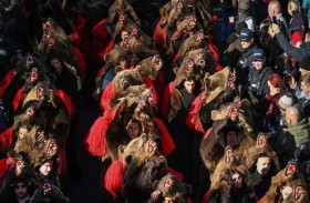 مهرجان الدببة.. لـطرد الأرواح الشريرة