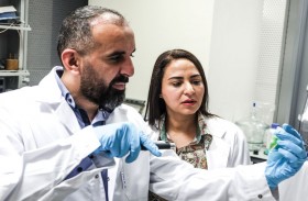 باحثون في جامعة نيويورك يطورون جزيئات نانوية ذهبية قادرة على مهاجمة الخلايا السرطانية