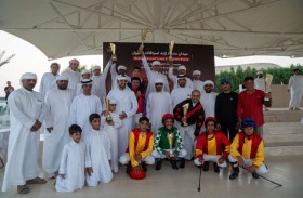 الجواد «سفير» يحلق بالمركز الأول في سباق الخيول العربية بنادي ليوا الرياضي