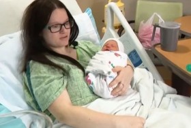 لم تعلم بحملها تتفاجأ بولادتها داخل مقر عملها!