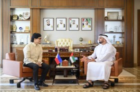 سيف بن زايد يلتقي وزير الداخلية الفلبيني