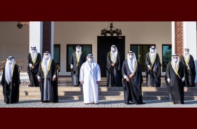 حمدان بن زايد يشهد العرس الجماعي الإفتراضي لـ27 عريسا من أبناء منطقة الظفرة 