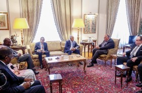 البرهان ودقلو يتفقان على هدنة أسبوع وتعيين ممثلين للمحادثات