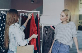 الملابس الذكية تغزو الأسواق.. راحة وأناقة بدون كيّ